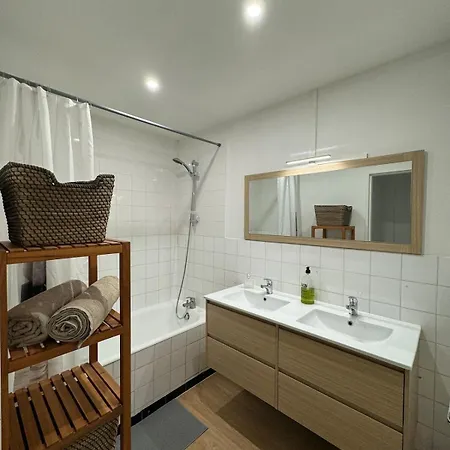 Appart' La Rochelle, Parking & Terrasse, 4 Pers * לה רושל